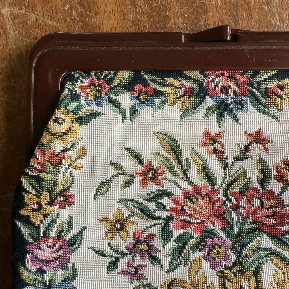 VTG 70’s Kiss Lock Tapestry Fabric Floral Clutch Boho Hippie Black Multicolored - Picture 2 of 8